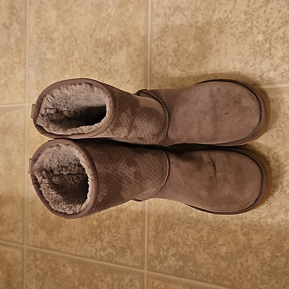 Ugg mid boots